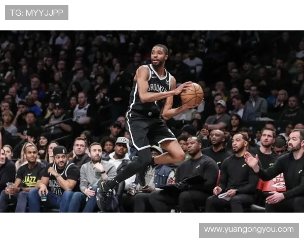 迈尔斯布里奇斯表现出色14投6中贡献17分4篮板三分球命中率高达50